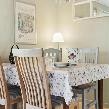 Pet Friendly In With Kitchen Holiday home *